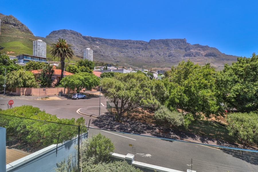 2 Bedroom Property for Sale in Vredehoek Western Cape